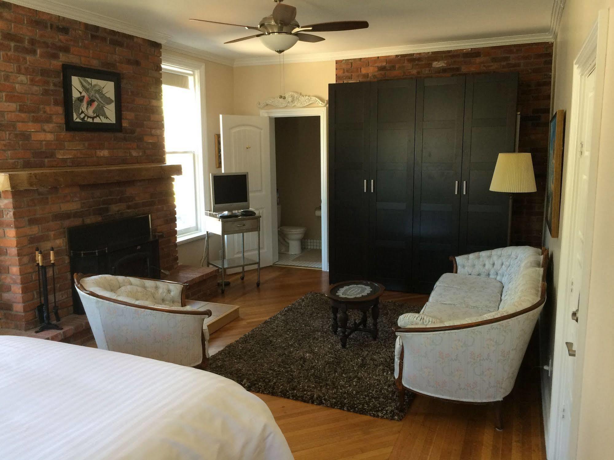 Seaway Manor B&B Gananoque Exterior foto