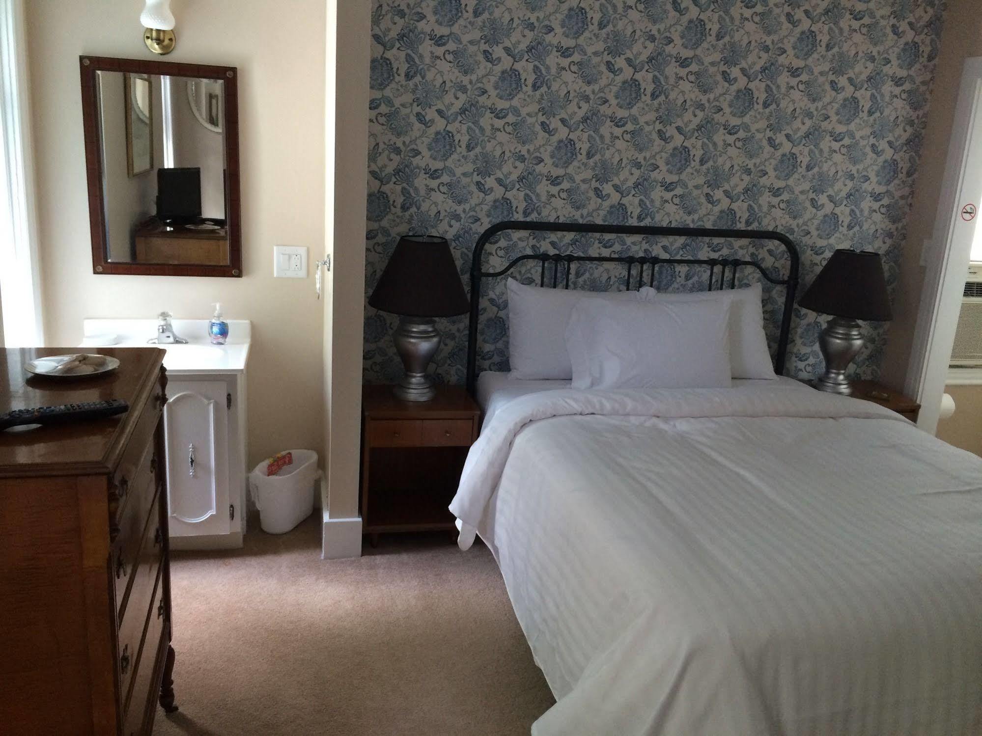 Seaway Manor B&B Gananoque Exterior foto